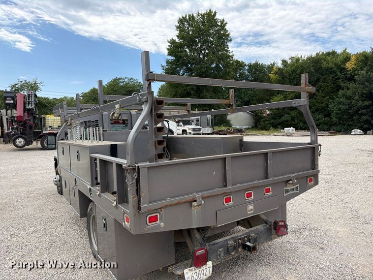 image for item EO8726 2017 GMC Sierra 3500HD flatbed pickup truck