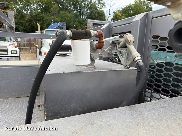 image for item EO8726 2017 GMC Sierra 3500HD flatbed pickup truck