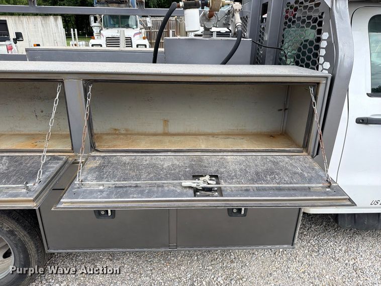 image for item EO8726 2017 GMC Sierra 3500HD flatbed pickup truck