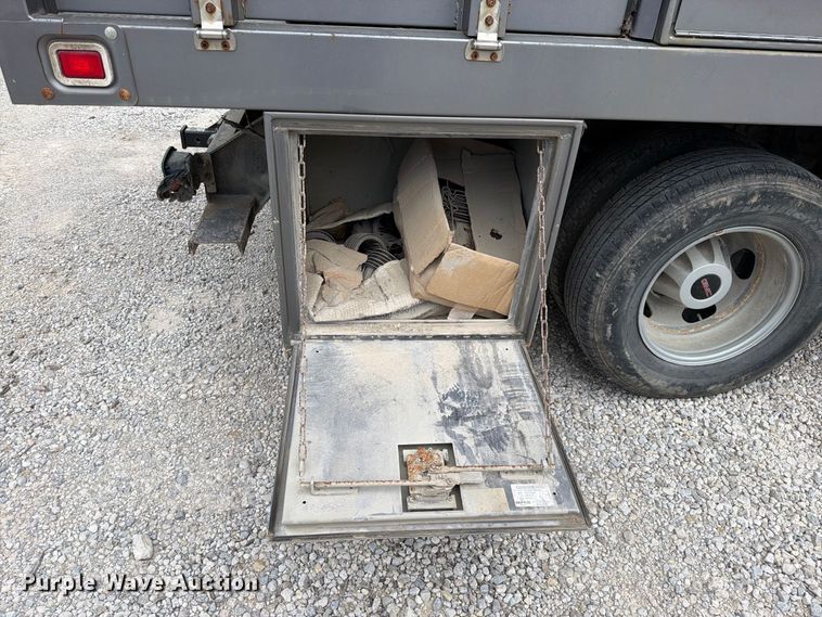 image for item EO8726 2017 GMC Sierra 3500HD flatbed pickup truck