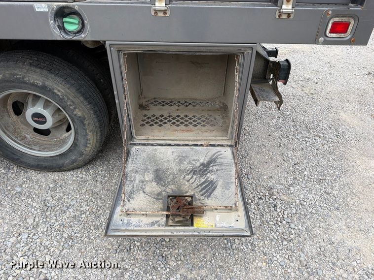 image for item EO8726 2017 GMC Sierra 3500HD flatbed pickup truck