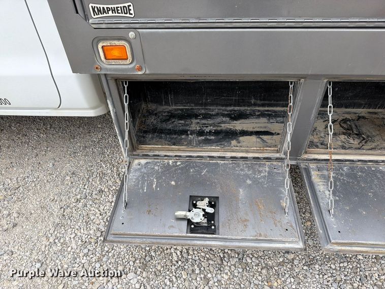 image for item EO8726 2017 GMC Sierra 3500HD flatbed pickup truck