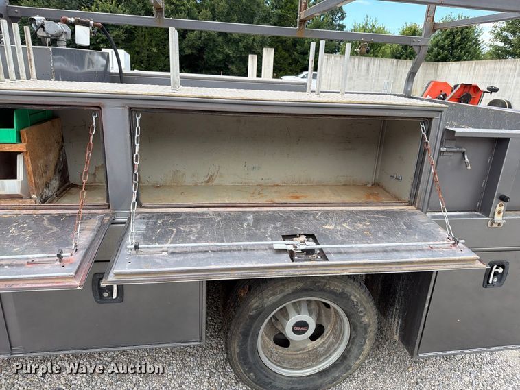 image for item EO8726 2017 GMC Sierra 3500HD flatbed pickup truck