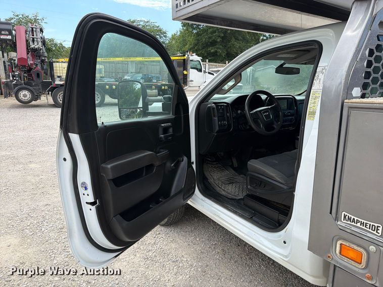 image for item EO8726 2017 GMC Sierra 3500HD flatbed pickup truck