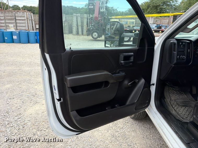 image for item EO8726 2017 GMC Sierra 3500HD flatbed pickup truck