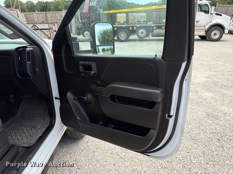 image for item EO8726 2017 GMC Sierra 3500HD flatbed pickup truck