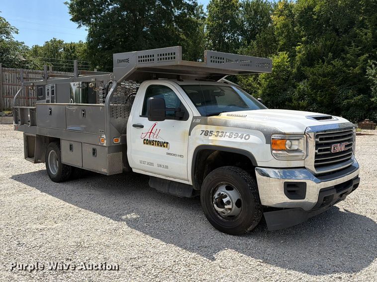 image for item EO8727 2017 GMC Sierra 3500HD flatbed pickup truck