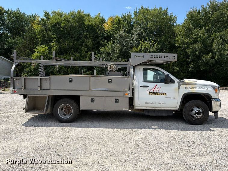 image for item EO8727 2017 GMC Sierra 3500HD flatbed pickup truck