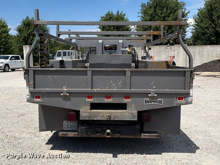 image for item EO8727 2017 GMC Sierra 3500HD flatbed pickup truck