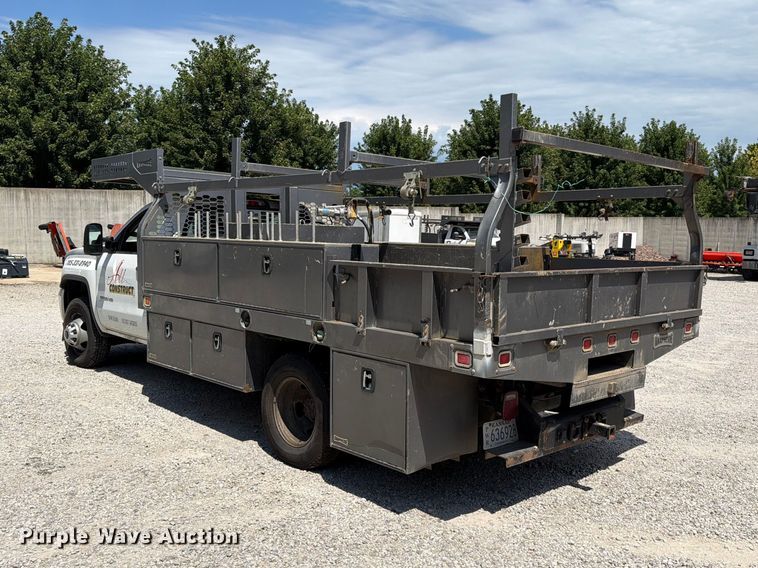 image for item EO8727 2017 GMC Sierra 3500HD flatbed pickup truck