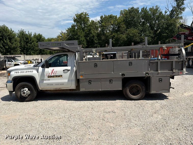 image for item EO8727 2017 GMC Sierra 3500HD flatbed pickup truck