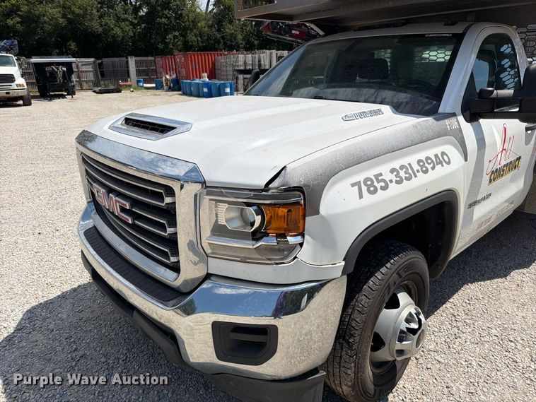 image for item EO8727 2017 GMC Sierra 3500HD flatbed pickup truck