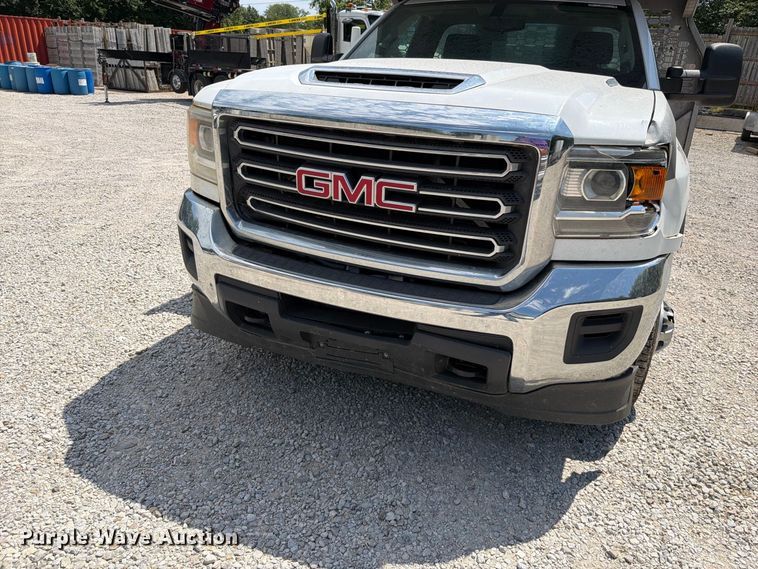 image for item EO8727 2017 GMC Sierra 3500HD flatbed pickup truck