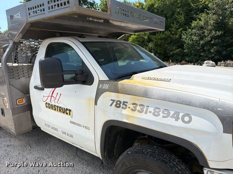 image for item EO8727 2017 GMC Sierra 3500HD flatbed pickup truck