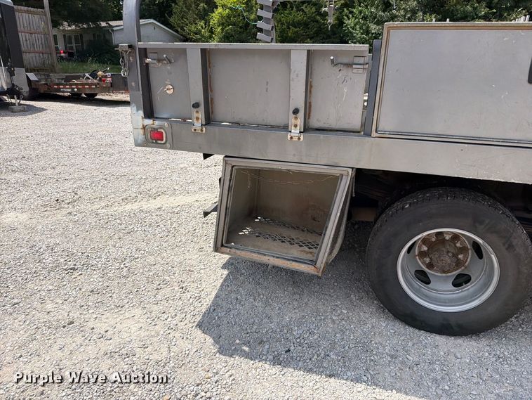image for item EO8727 2017 GMC Sierra 3500HD flatbed pickup truck