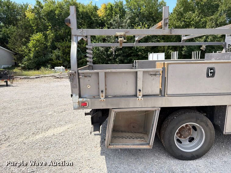 image for item EO8727 2017 GMC Sierra 3500HD flatbed pickup truck