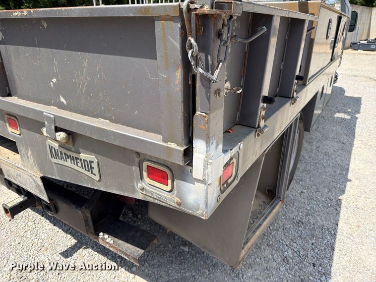 image for item EO8727 2017 GMC Sierra 3500HD flatbed pickup truck
