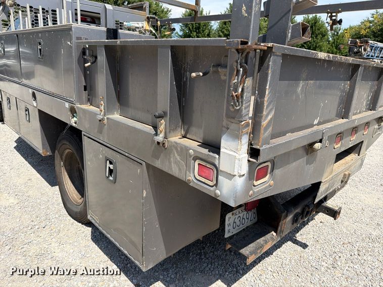image for item EO8727 2017 GMC Sierra 3500HD flatbed pickup truck
