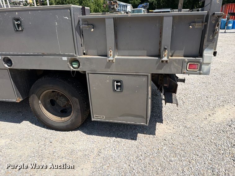 image for item EO8727 2017 GMC Sierra 3500HD flatbed pickup truck