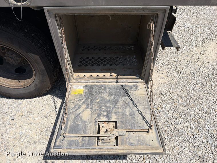 image for item EO8727 2017 GMC Sierra 3500HD flatbed pickup truck