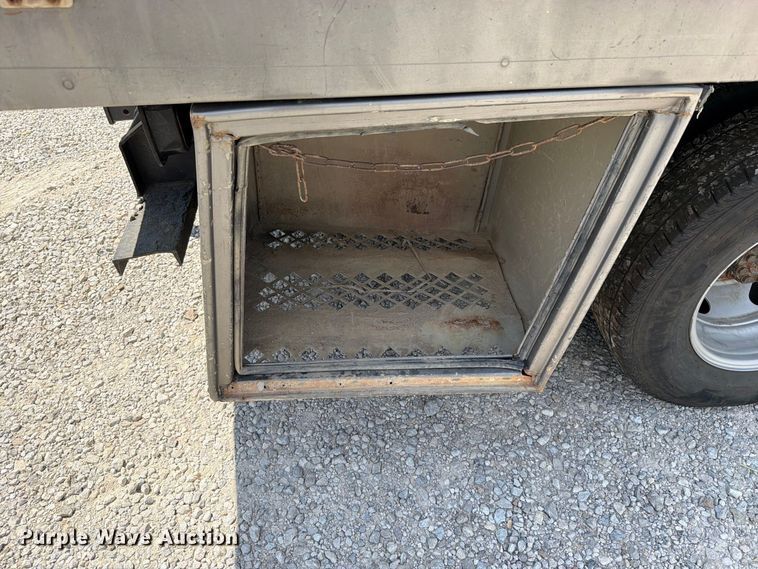 image for item EO8727 2017 GMC Sierra 3500HD flatbed pickup truck