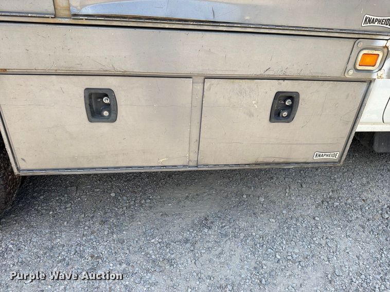 image for item EO8727 2017 GMC Sierra 3500HD flatbed pickup truck