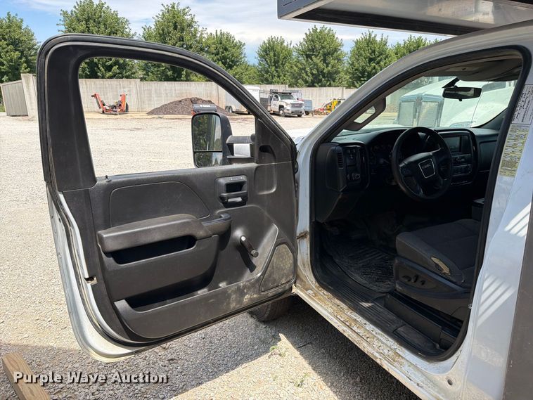 image for item EO8727 2017 GMC Sierra 3500HD flatbed pickup truck