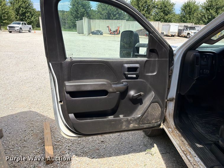 image for item EO8727 2017 GMC Sierra 3500HD flatbed pickup truck