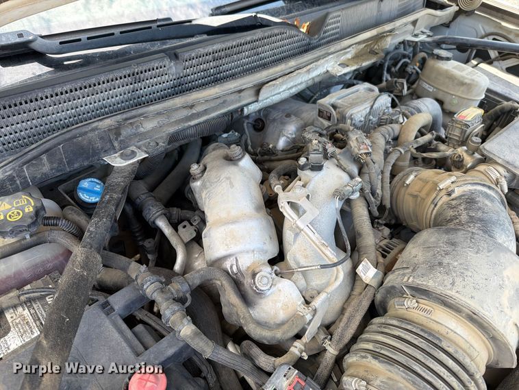 image for item EO8727 2017 GMC Sierra 3500HD flatbed pickup truck