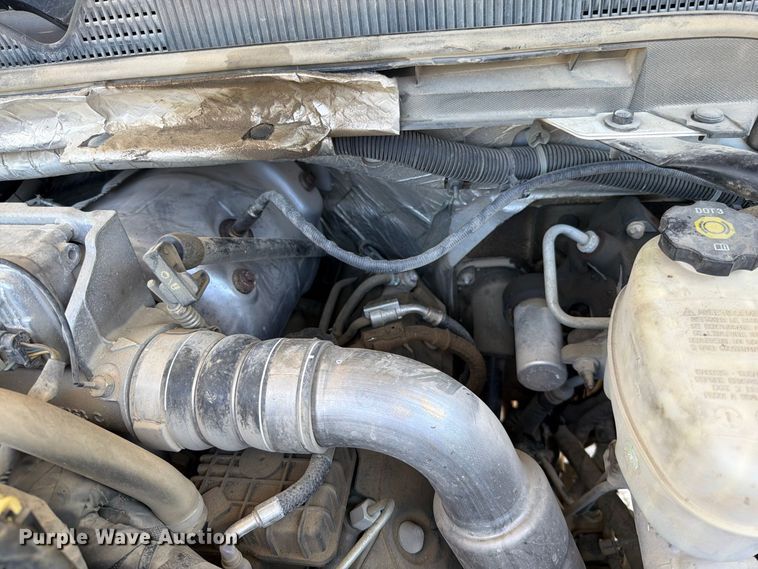 image for item EO8727 2017 GMC Sierra 3500HD flatbed pickup truck