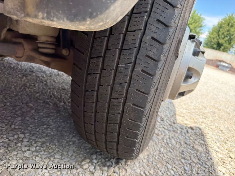 image for item EO8727 2017 GMC Sierra 3500HD flatbed pickup truck