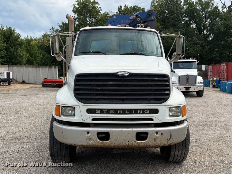 image for item EO8731 2004 Sterling L9500 crane truck