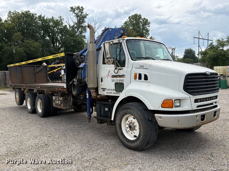 image for item EO8731 2004 Sterling L9500 crane truck