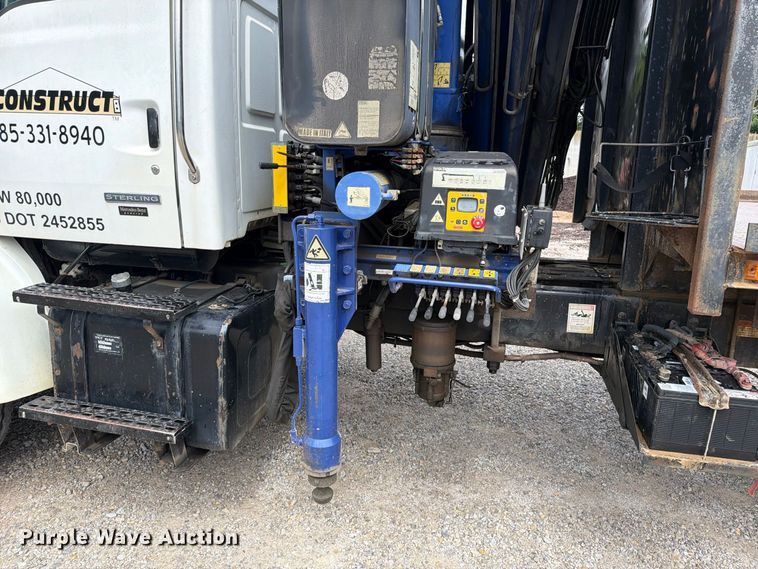 image for item EO8731 2004 Sterling L9500 crane truck