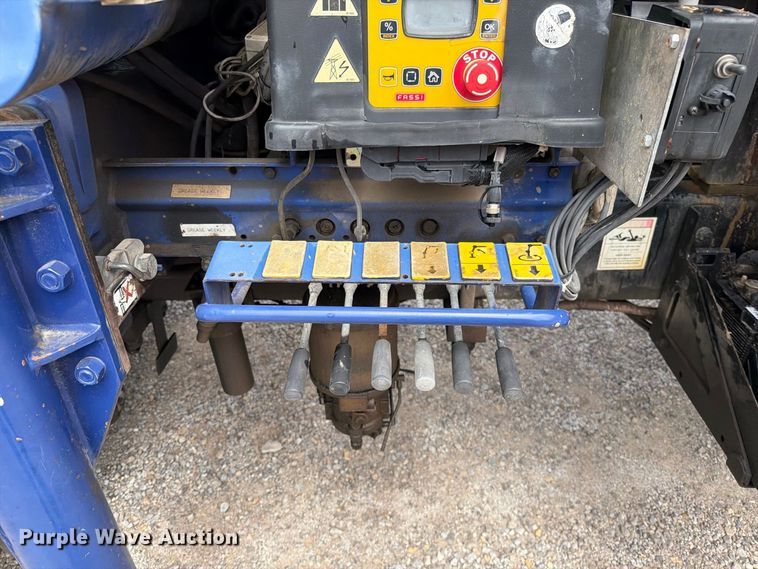image for item EO8731 2004 Sterling L9500 crane truck