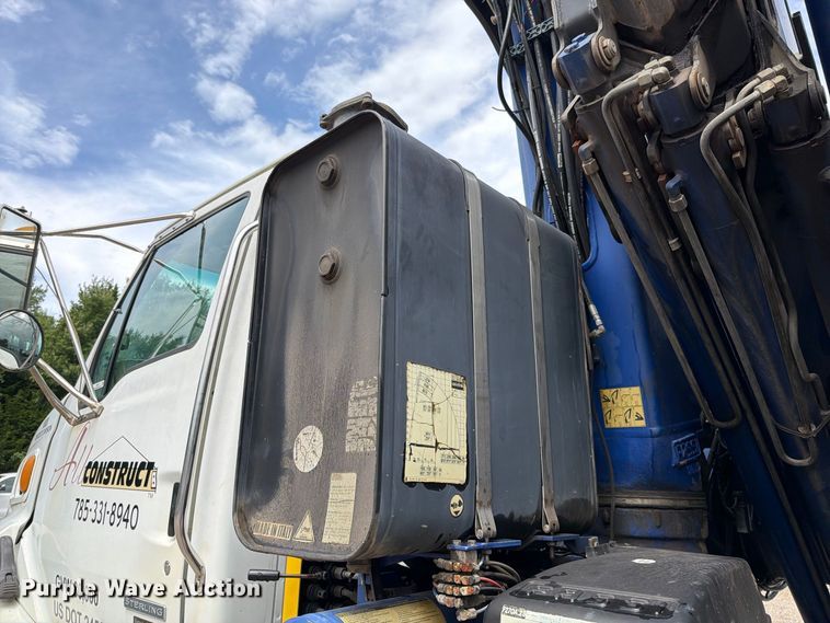 image for item EO8731 2004 Sterling L9500 crane truck