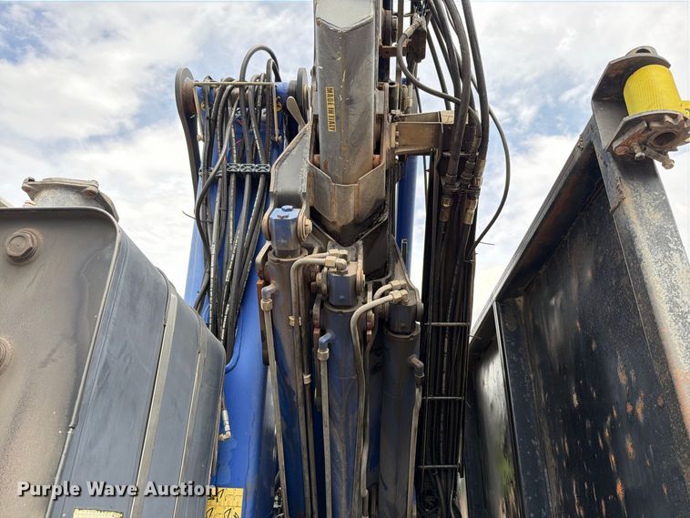 image for item EO8731 2004 Sterling L9500 crane truck