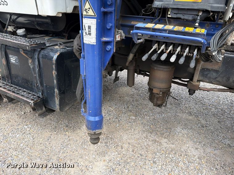 image for item EO8731 2004 Sterling L9500 crane truck