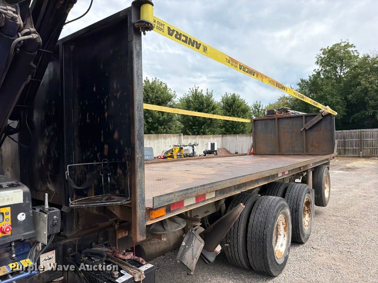 image for item EO8731 2004 Sterling L9500 crane truck