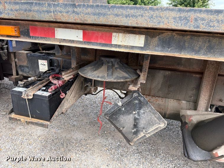 image for item EO8731 2004 Sterling L9500 crane truck