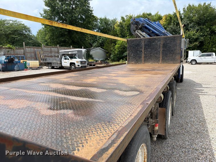 image for item EO8731 2004 Sterling L9500 crane truck