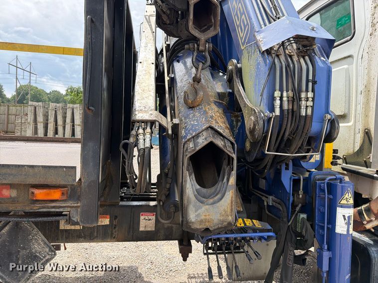 image for item EO8731 2004 Sterling L9500 crane truck