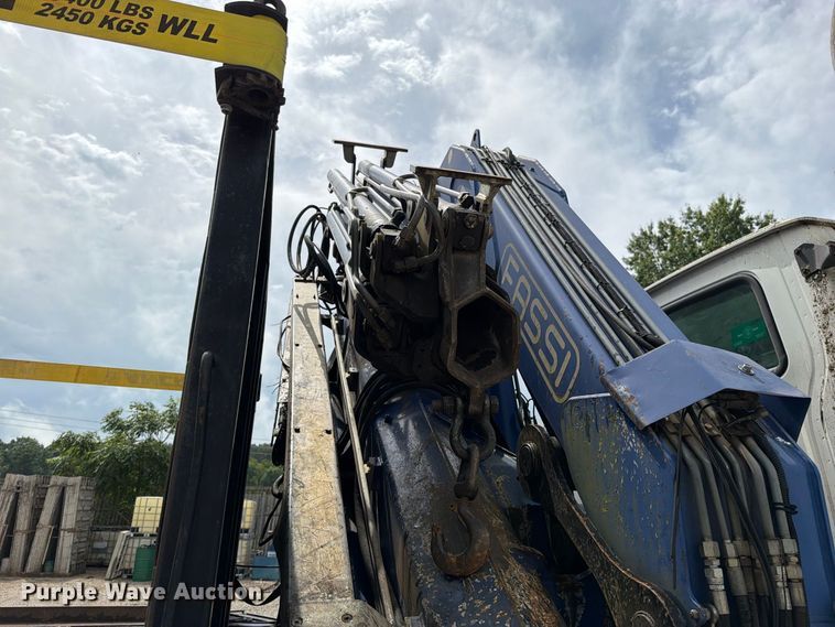 image for item EO8731 2004 Sterling L9500 crane truck