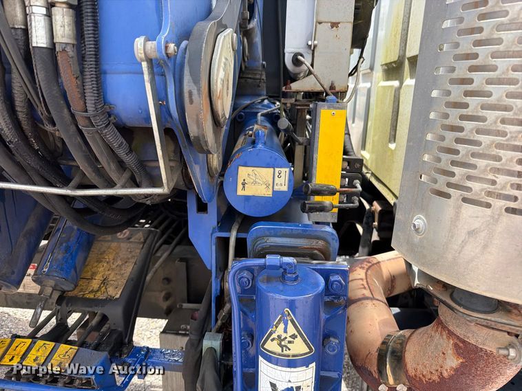 image for item EO8731 2004 Sterling L9500 crane truck