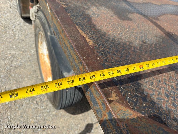 image for item EO8731 2004 Sterling L9500 crane truck