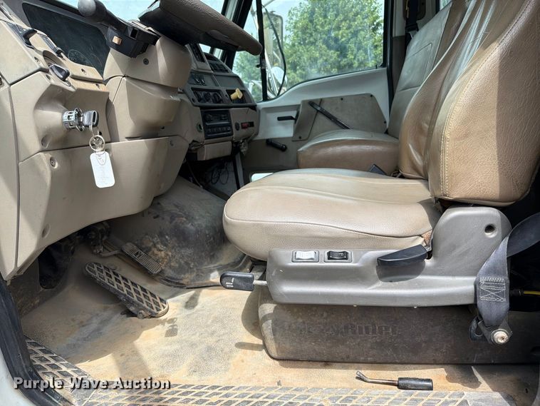 image for item EO8731 2004 Sterling L9500 crane truck