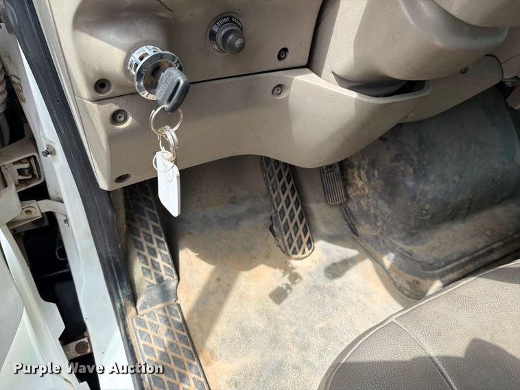 image for item EO8731 2004 Sterling L9500 crane truck