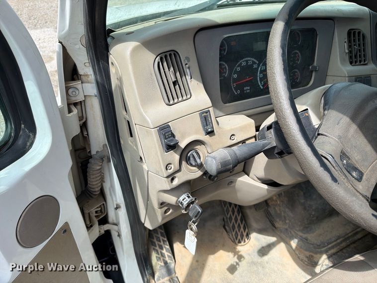 image for item EO8731 2004 Sterling L9500 crane truck