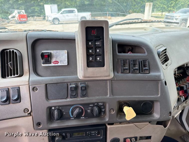 image for item EO8731 2004 Sterling L9500 crane truck