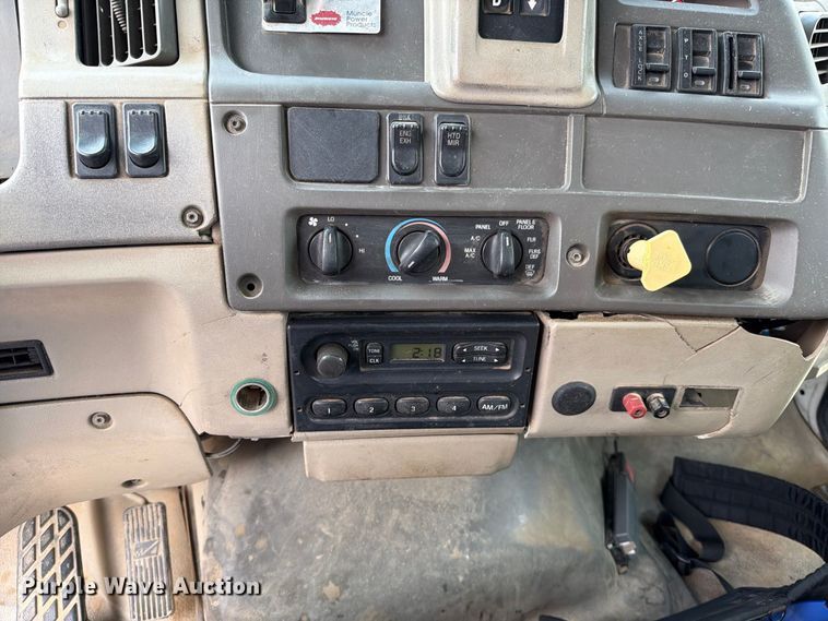 image for item EO8731 2004 Sterling L9500 crane truck